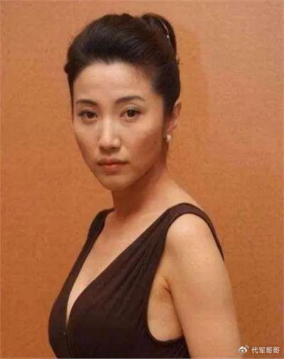 专注演戏远离名利场_百度演员颜丙燕近况_颜丙燕零片酬拍戏